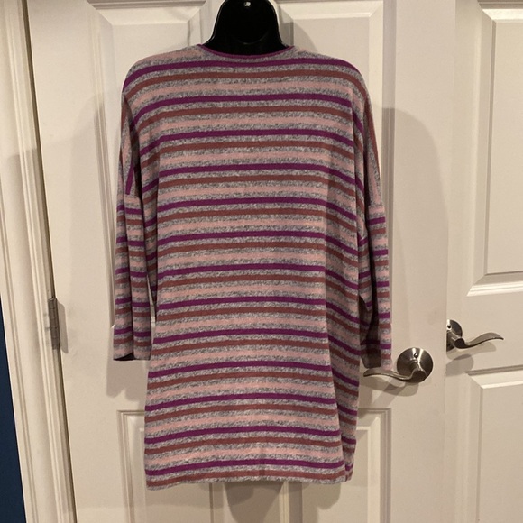 2 Torrid super soft stripe plush - Picture 2 of 3